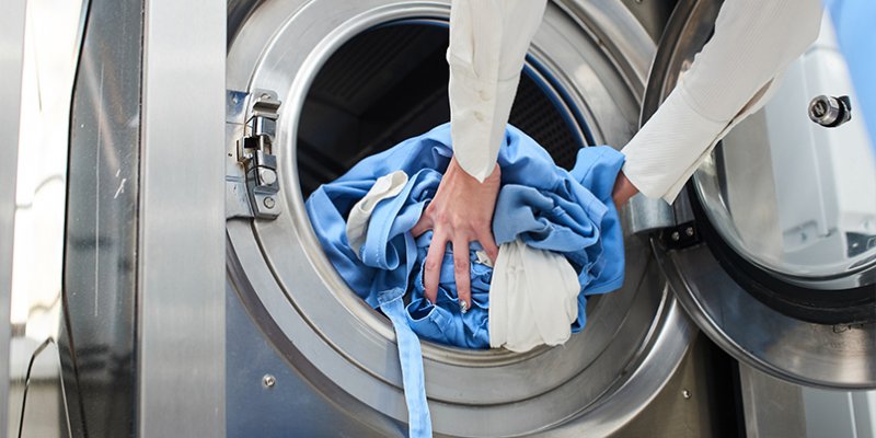 Hangi Kumaşlar Kuru Temizleme Gerektirir?
